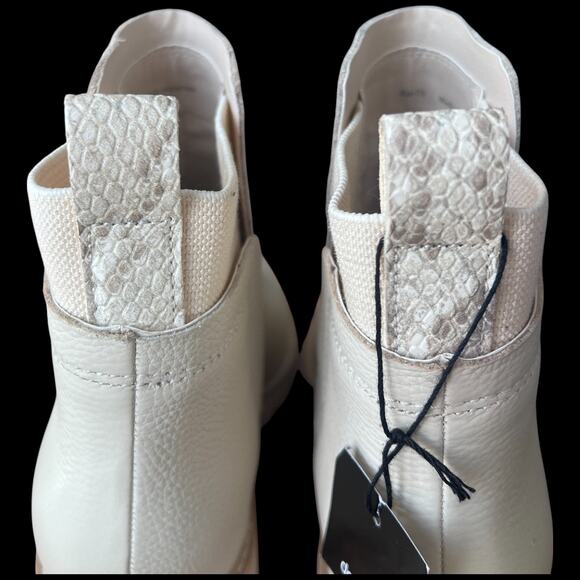 DOLCE VITA Huey H2O Women's 7.5 Boots Ivory Chelsea Leather Booties Lug Sole - Picture 5 of 14